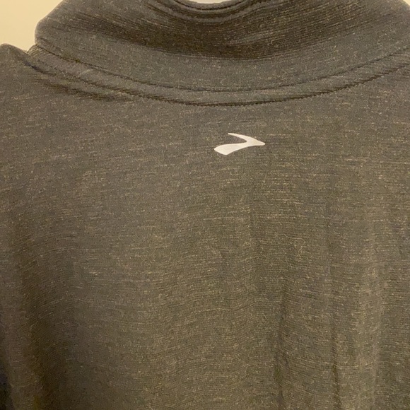 Brooks long sleeve 1/4 zip size M - Picture 4 of 5